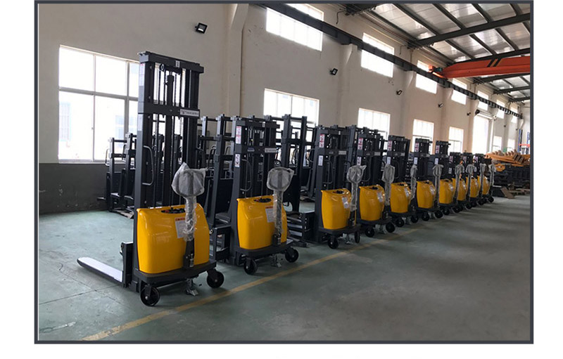 半電動(dòng)托盤(pán)堆高車(chē)3