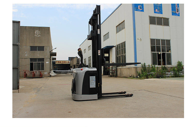 全電動自走式堆高車2