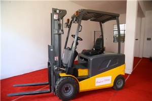 四輪電動搬運叉車操作培訓(xùn)視頻！