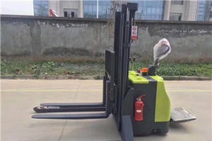 堆高車電動(dòng)設(shè)備是如何區(qū)分的呢?