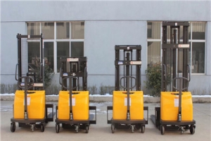 為什么半電動(dòng)堆高車需要定期更換機(jī)油 ？