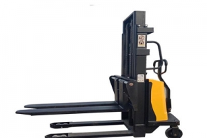 半電動堆高車廠家淺析半電動堆高車的操作流程