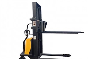 半電動堆高車充電常見誤區是什么呢?