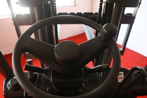 小型電動叉車的轉向故障是什么原因造成的?