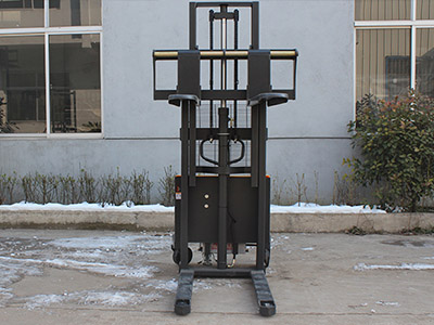 電動堆高車和電動叉車有什么區別