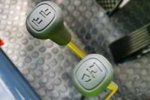 購買電動液壓叉車只看叉車報價嗎？