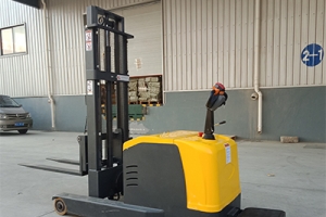 前移式叉車的基本結構