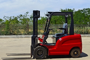 電動叉車與內燃叉車對比:優缺點大揭秘