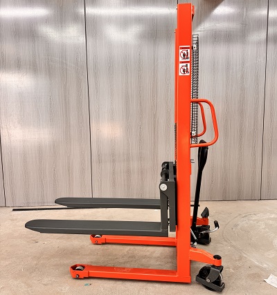 手動(dòng)液壓堆高車