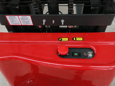 新牛盾堆高車細(xì)節(jié)