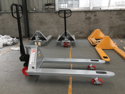 專業(yè)輕型國產(chǎn)搬運(yùn)車 新牛頓叉車表現(xiàn)突出