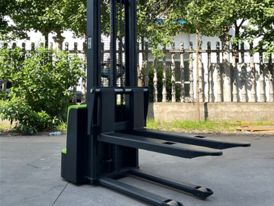 新牛頓電動堆垛車