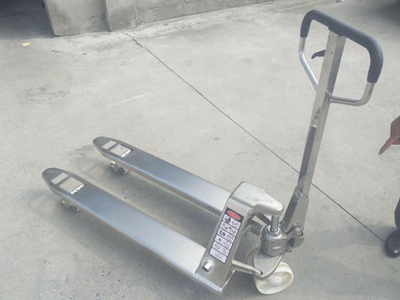 新牛盾不銹鋼手動液壓搬運車的優點介紹