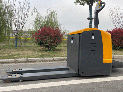 選車指南：使用站駕式搬運車的優缺點