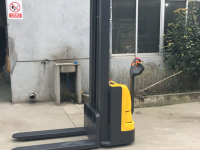 車間物料轉運選什么叉車作業(yè)合適？現(xiàn)在來揭曉