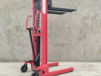 手動(dòng)液壓堆高車現(xiàn)貨供應(yīng)　性能值得信賴