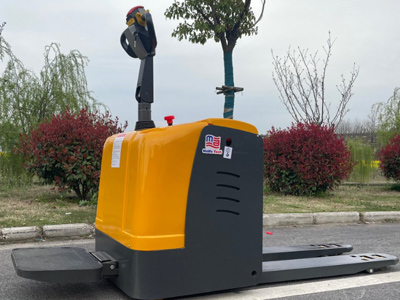 2026年倉(cāng)儲(chǔ)用站駕式全電動(dòng)搬運(yùn)車操作規(guī)范