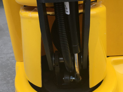 電動堆高車細(xì)節(jié)展示