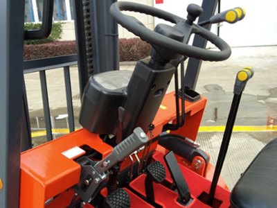 小型燃油叉車多少錢一臺？3萬即可擁有