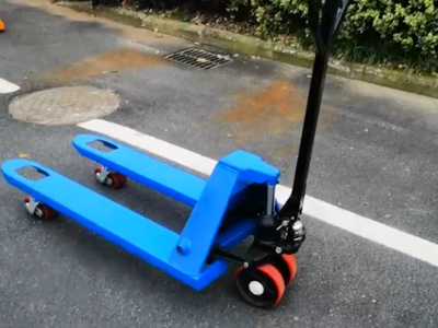 手動液壓車室內作業規范就2點：走得慢 裝的穩