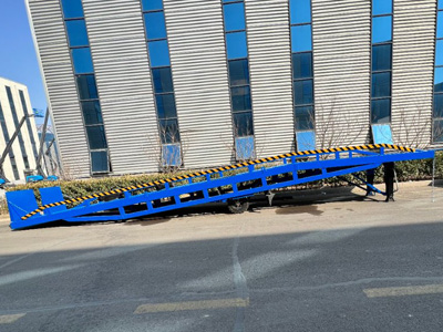 集裝箱專用登高車