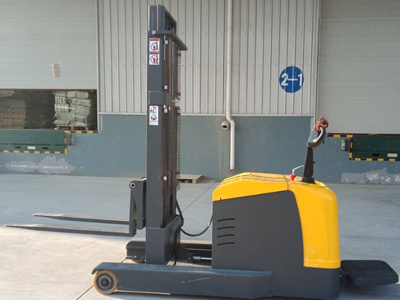 江蘇新牛盾叉車 站駕前移電動堆高車廠家直銷