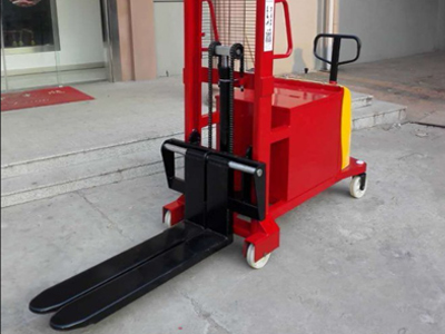 2026年最新半電動堆高車多少錢一臺？