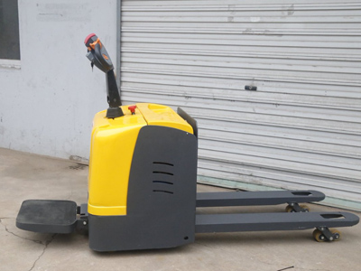 想讓電動托盤車耐用？日常保養要做到位