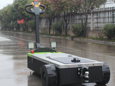 小型電動(dòng)牽引車