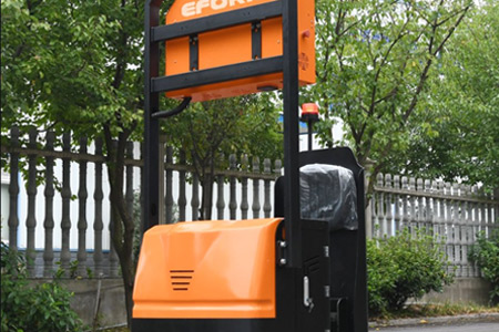 自動導引牽引車