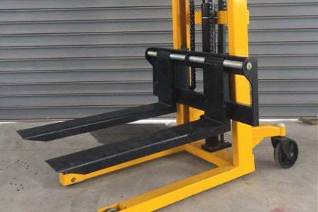 手動(dòng)液壓堆高車