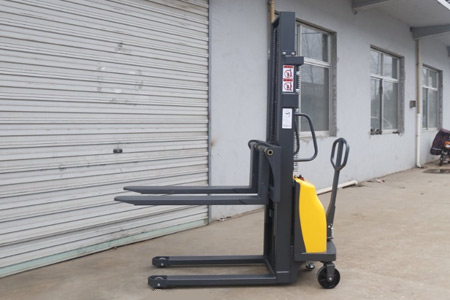 半電動堆垛機
