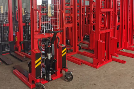 手動(dòng)堆高車